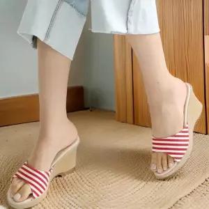 [신상오픈런]여성용 여름 스트라이프 디자인 가죽 오픈토 웨지 샌들 (32967082)