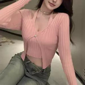 [신상오픈런]홀터넥 글램 원버튼 슬림 골지가디건 크롭나시티 세트 (28833047)