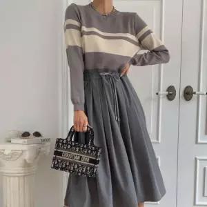 [신상오픈런]단가라 긴팔니트 에이라인 허리조절 플리츠원피스 (28832864)