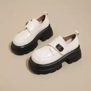 스파이더맨 여성용 진피 로퍼 소가죽 학생 메탈릭 통굽 OPH5