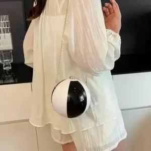 천진반 여성용 봄 데일리룩 가방 미니백 사커 체인백 아크릴 숄더백 크로스백 KUK1