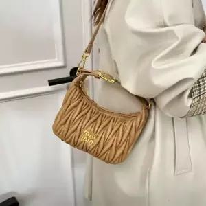 천진반 여성용 빈티지 봄 데일리룩 가방 미니백 메일라드 토트백 이른 셔링 자수 숄더백 레터링 크로스백 K