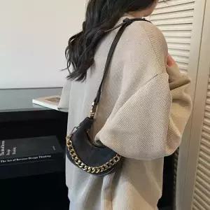 천진반 여친 빈티지 데일리룩 가방 미니백 슬림핏 체인 토트백 메일라드 숄더 KUK5