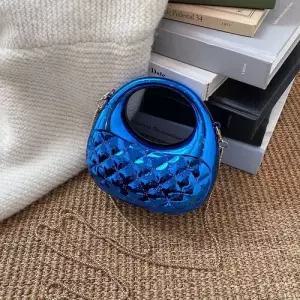 천진반 여사친 데일리룩 가방 미니백 뉴 숄더백 아크릴 퀼팅 백 파티 화사클러치 KUK5