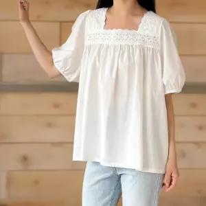 [신상오픈런]여성 꽃무늬 펀칭 레이스 스퀘어넥 퍼프 소매 박스 블라우스 (39096281)