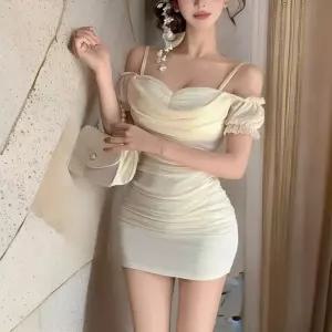 [신상오픈런]공주풍 오프숄더 끈나시 셔링 쉬폰원피스 슬렌더룩 (31804333)