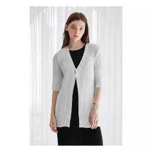 요이츠 (택가 198000원)요이츠 V넥 숄카라 버튼 반팔 플리츠 가디건_YJ05WRPCD01