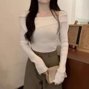 [의류] 언발 사선 프릴 골지 포인트 니트탑 화이트