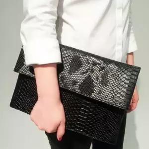 [패션] 3way 입체 고퀄 뱀피 엠보 클러치백 숄더백 블랙