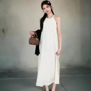 [신상오픈런]여성 아이보리 홀터넥 민소매 플레어 롱 드레스 (35333421)