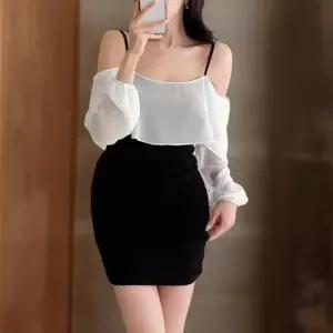 [신상오픈런]여성 쉬폰 배색 오프숄더 셔링 미니 원피스 (41566413)