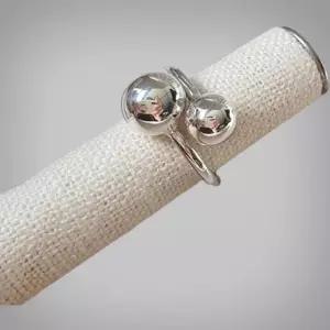 [신상오픈런]여성 기념일 반짝임 서클 원형 비대칭 실버볼 스타일링 링 (39079163)