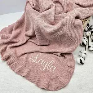 프릴 가장자리 모직 아기 담요 맞춤 이름 부드러운 면화 니트 어린이 홈 침대 신생아 선물