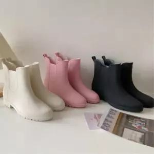 [신상오픈런]여성용 여름 비 오는 날 PVC 무지 색상 레인 부츠 숏 스타일 (39096587)
