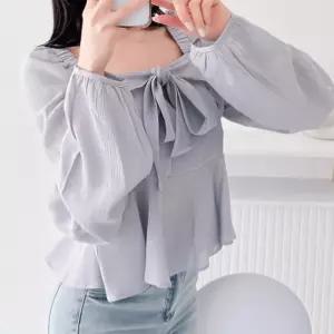 [신상오픈런]오프숄더 스퀘어 투웨이 얇은긴팔 리본 페플럼블라우스 (30273690)