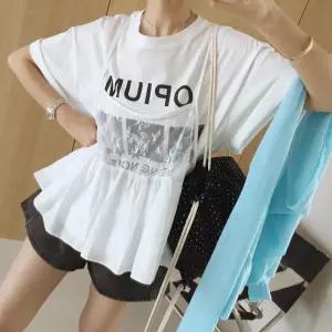 노이즈 흑백 프린팅 레터링 라운드 루즈핏 반팔티셔츠 프릴 시스루 레이스 뷔스티에 여름 레이어드 투피스세트 (2color)