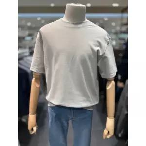 [롯데백화점]리얼지오지아 [25SS] 남성 베이지 사카리바 조직 라운드 반팔 티셔츠 ADF3TR1901