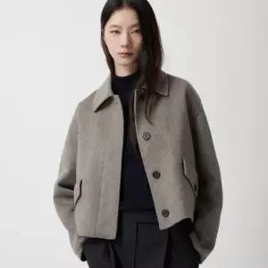 [롯데백화점]쥬크 히든버튼 캐주얼 크랍 코트_Z254MSG151