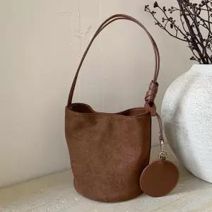 네어 원통 버킷백 스웨이드백 여성 데일리 숄더백 가방