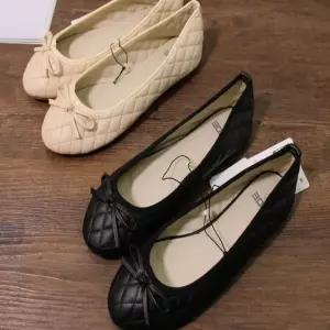 단정한 플랫슈즈 무광 단화 굽없는 리본 편한 퀼팅