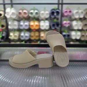 [크록스] 높은 슬리퍼 브루클린 프로스테드 슬라이드 힐 210981-214/애플아울렛