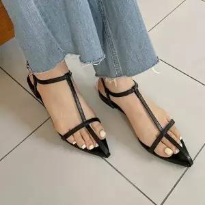 [하프클럽/알티피아]모임 룩 패션 여름 구두 스틸레토 스트랩 샌들 코디