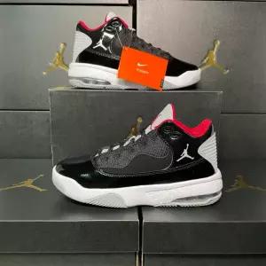 [Nike 국내매장판] 나이키 조던 맥스 아우라 2 블랙 주니어 농구화 CN8094-006