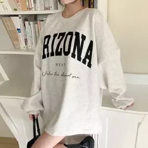 가우디 레터링 오버핏 트임 면맨투맨_S4602