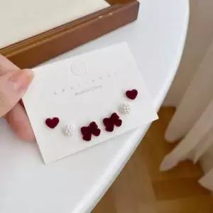 실버 925 귀걸이 하트 곰 인형 벨벳 리본 장식 미니 귀걸이 아기자기