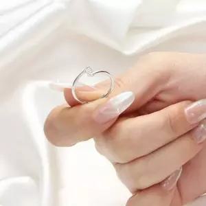 큐빅장식 반지 드롭형 실버링 925은 백금도금 처리된 여성용