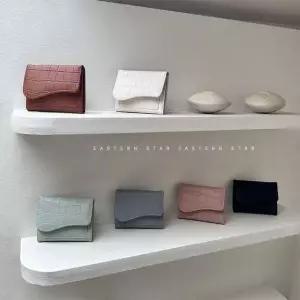 [셀러에이드]가죽 무늬 고급스러운 카드 지갑 미니 반 접이식 소형 학생 선물