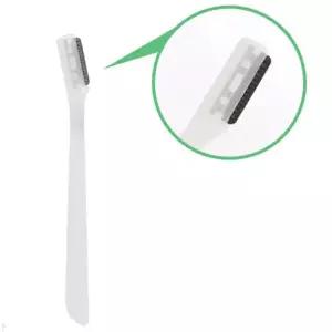 일자형 디자인으로 정교한 눈썹정리 완성 일자 눈썹