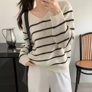 [코코블랑] 리토 스트라이프 브이넥 니트