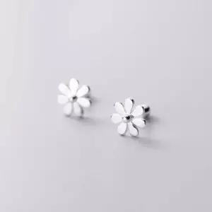 [셀러에이드]플라워 모티브 서지컬 데이지 피어싱 귓바퀴 포인트