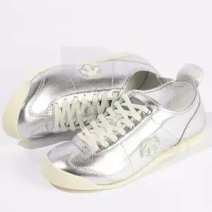 [하프클럽/데상트]데상트 공용 크론 오지리널 슬림 스니커즈 SP123LSN18 SLV