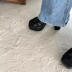 기니 가보시 크로스 스트랩 하이힐샌들KB202