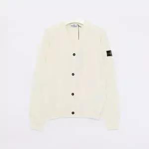 (성인착용가능)스톤아일랜드키즈 26SS 와펜로고 V넥 코튼 남아 가디건 L1S165100003 S00B2 V0001/14A