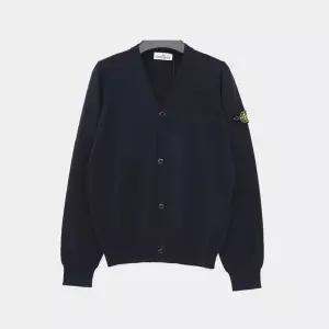 스톤아일랜드키즈 26SS 와펜로고 V넥 코튼 남아 가디건 L1S165100003 S00B2 V0020/12A