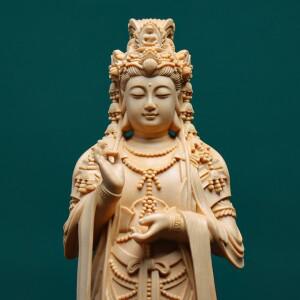 수작업 조각 편백 나무 서 있는 관음보살 (관인) 피규어 화병 연꽃 좌대 포함. 영적 사찰 집 제단.