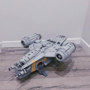 2025 6187pcs 스타 배틀 대형 면도기 크레스트 만달로리안 아이코닉 선박 모델 75331-벽돌 조립 휴일 파티