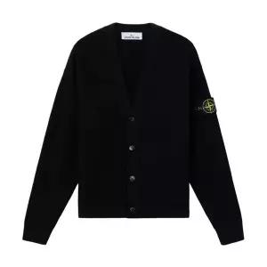 26SS 스톤아일랜드 오가닉 코튼 블랙 남성 가디건 L1S15 5100009 S00D8 V0029