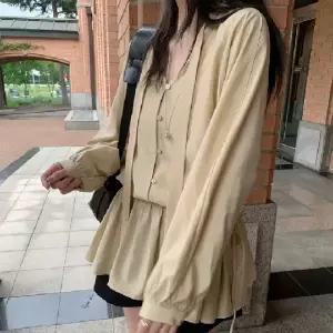 ( )블리일리 베이지 프롬 타이 셔링 원피스 블라우스 봄 여름 여행 나들이룩 데이트룩