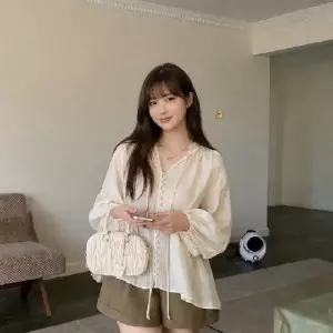 ( )블리일리 아이보리 루즈핏 오버핏 셔츠 레이스 블라우스 출근룩 나들이룩 여름 봄 여행 데이트룩 나들이