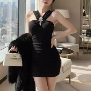 여성 주얼리 브로치 홀터넥 미니 드레스