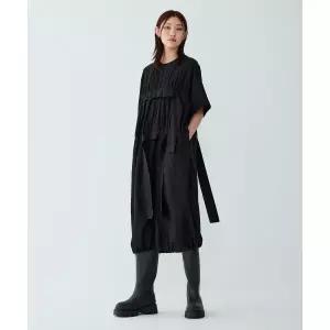 [매장정품] STUDIO TOMBOY 프릴장식 반팔 원피스_블랙 9105341103 2507069357