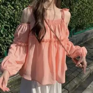 [옷은날개] 오프숄더 프릴 블라우스 LLT166 롱블라우스 S 숙 퍼프소매 상의 블라우스 블