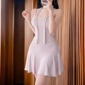 [신상오픈런]여성 스트라이프 넥타이 어깨끈 플레어 짧은 원피스 (32966198)