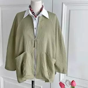 [신상오픈런]라글란 케이프 라운드넥 집업바람막이 바스락자켓 (31862677)