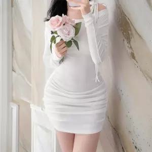 [신상오픈런]원숄더 리본끈 슬림 사이드셔링 긴팔원피스 허벅지기장 (31804331)