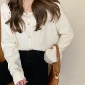 [의류] 여성 데일리 라운드넥 가디건 레귤러핏 단추 진주알